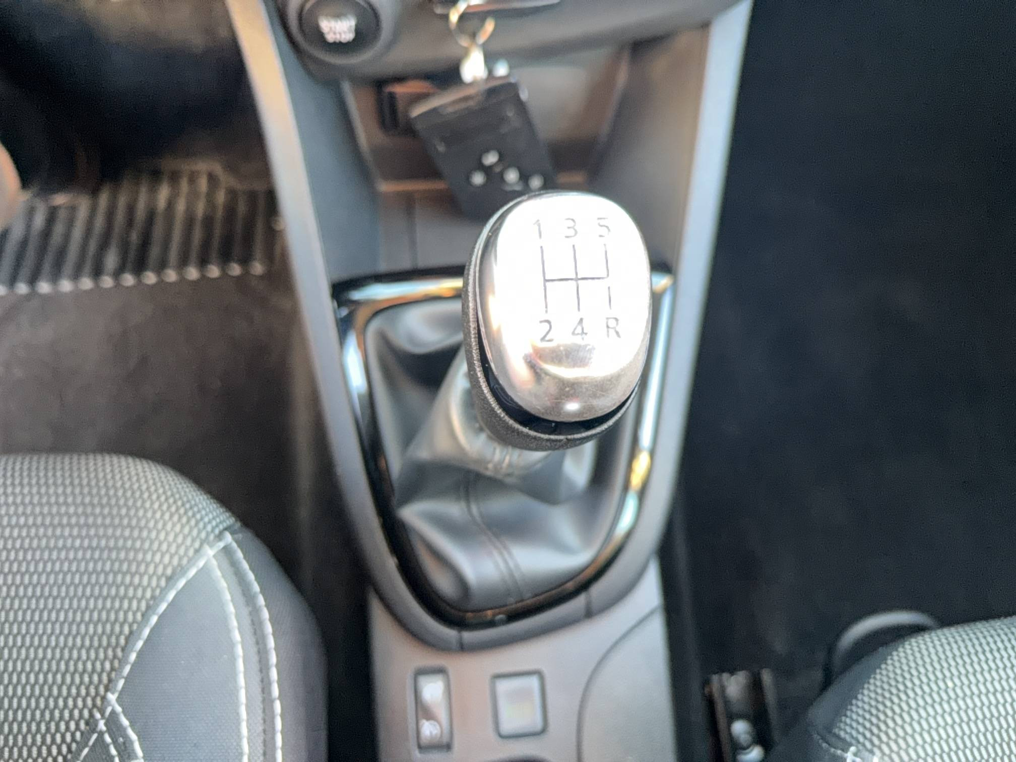 Vente en ligne Renault Clio 4 Clio dCi 75 E6C au prix de 10 990 €