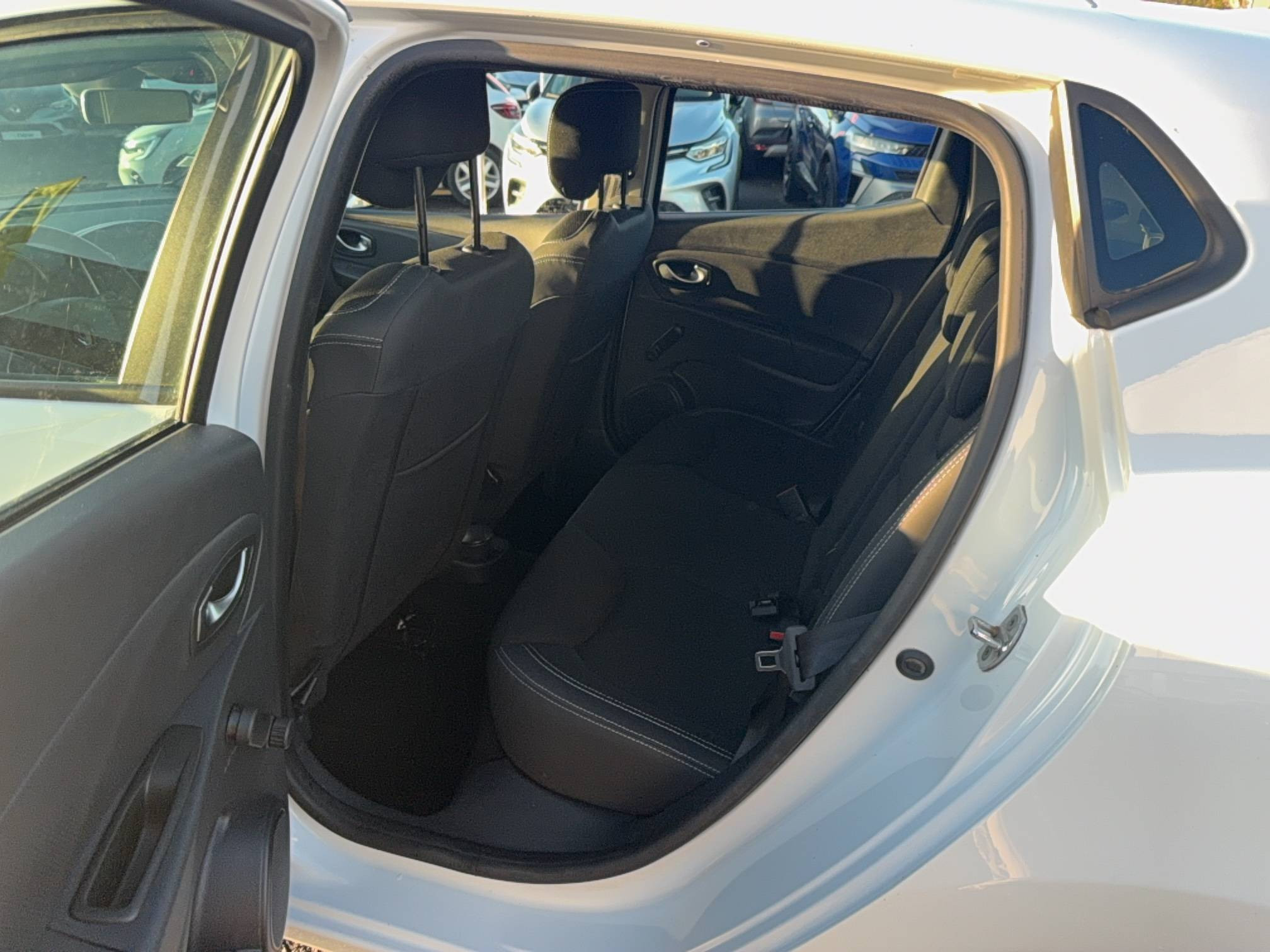 Vente en ligne Renault Clio 4 Clio dCi 75 E6C au prix de 10 990 €