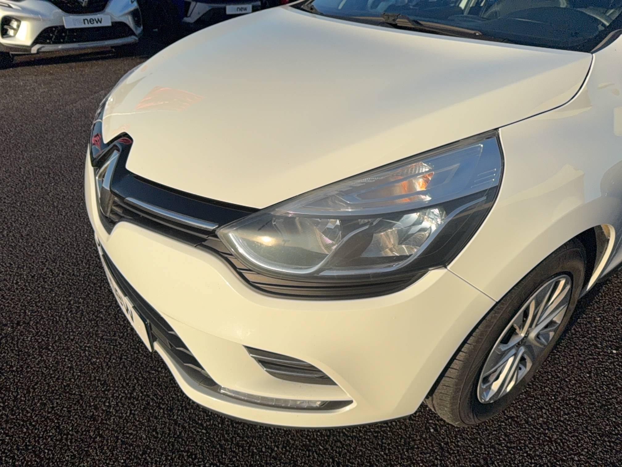 Vente en ligne Renault Clio 4 Clio dCi 75 E6C au prix de 10 990 €