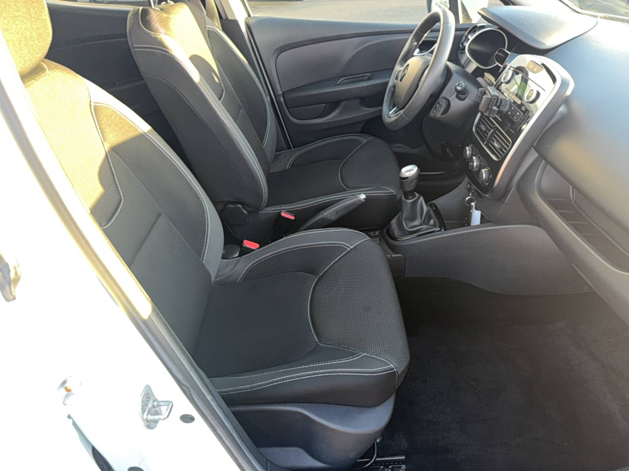 Vente en ligne Renault Clio 4 Clio dCi 75 E6C au prix de 10 990 €