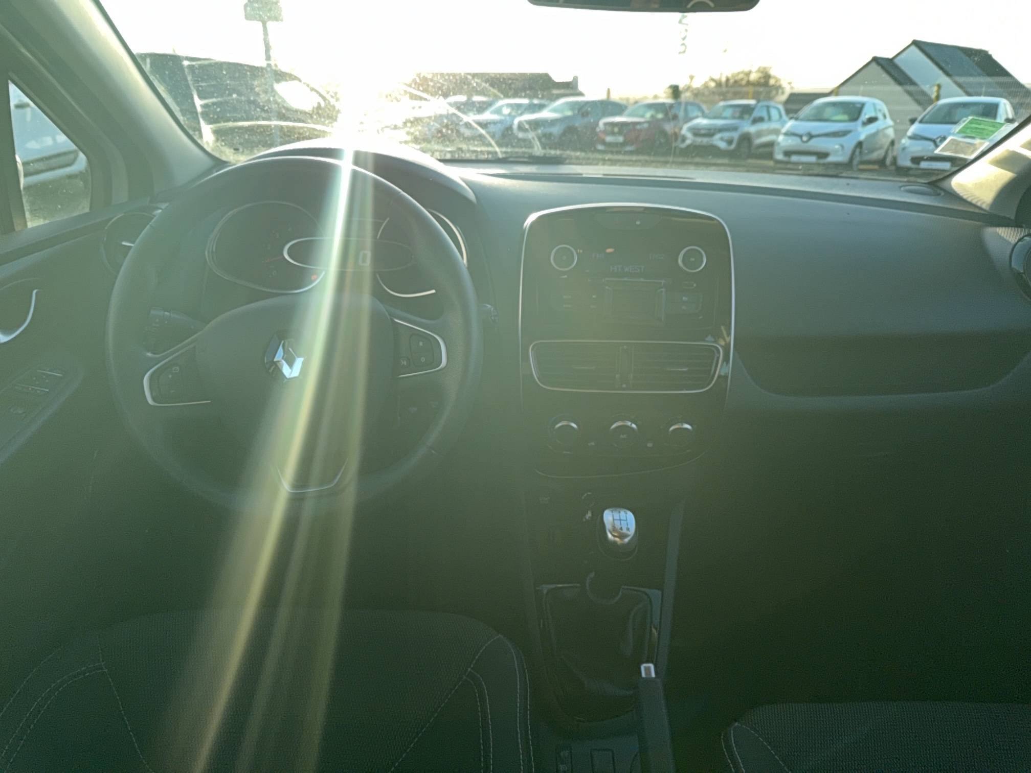 Vente en ligne Renault Clio 4 Clio dCi 75 E6C au prix de 10 990 €