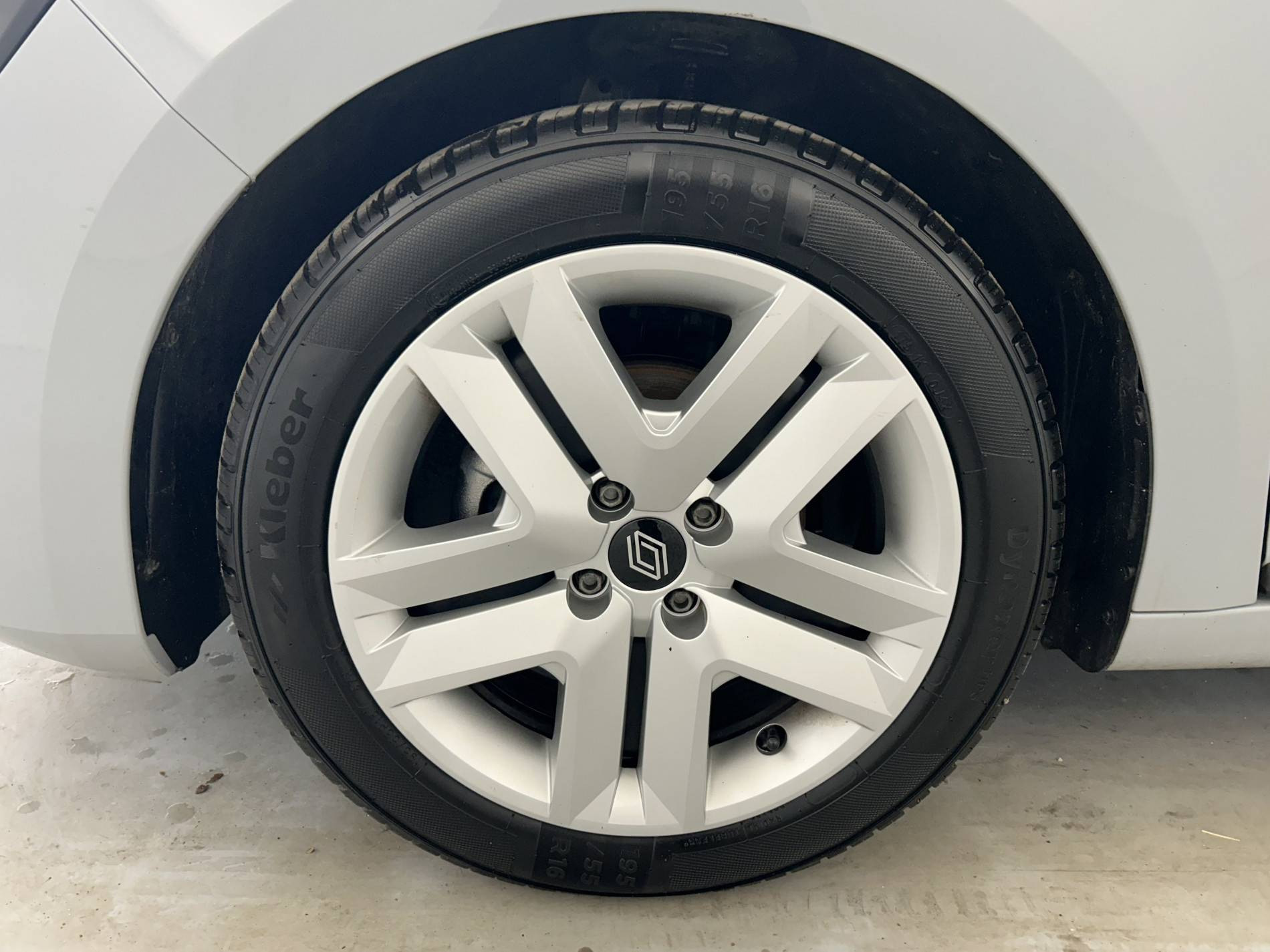 Vente en ligne Renault Clio 5 Clio TCe 90 au prix de 14 990 €