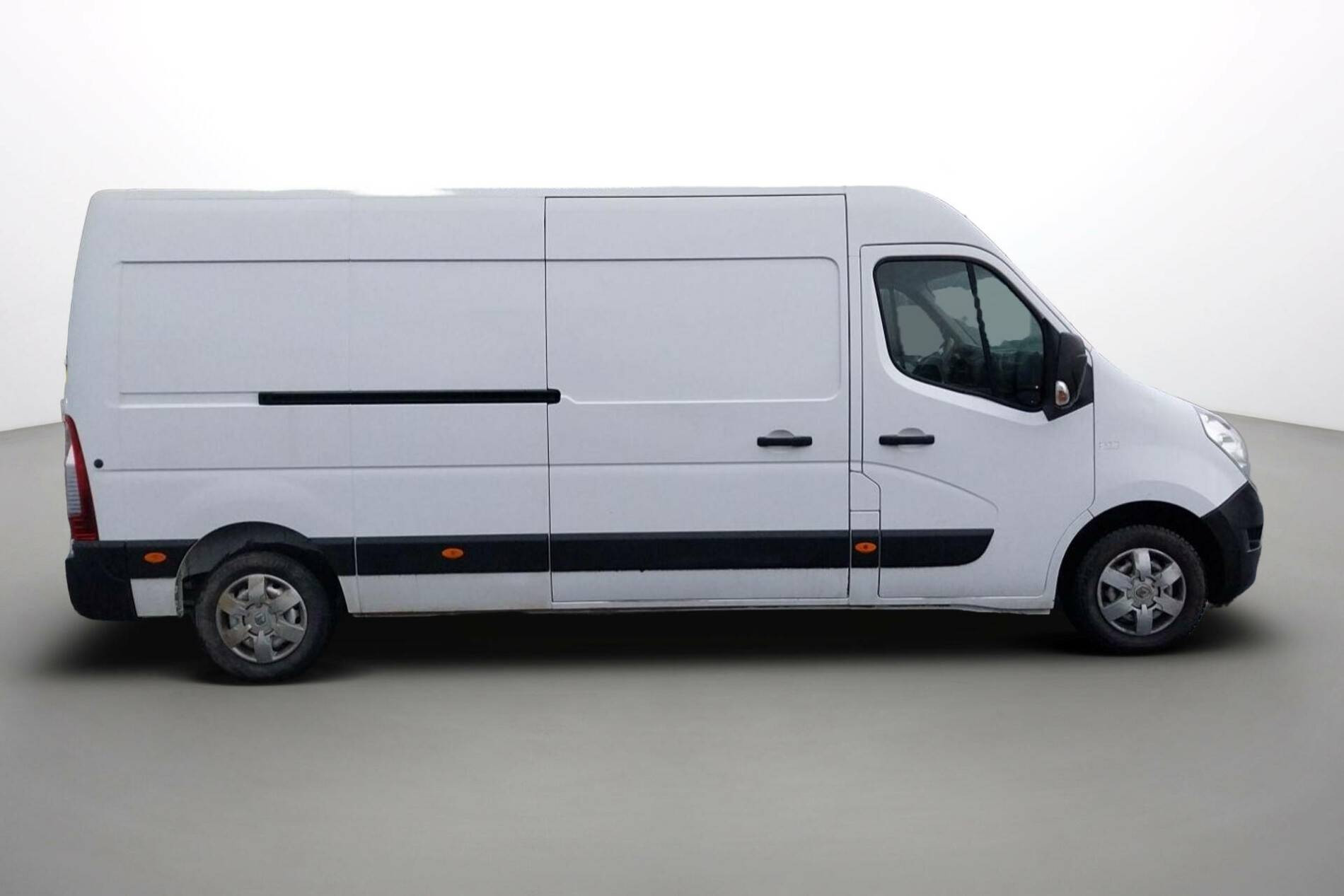 Vente en ligne Renault Master Fourgon MASTER FGN L3H2 3.5t 2.3 dCi 170 ENERGY E6 au prix de 21 990 €