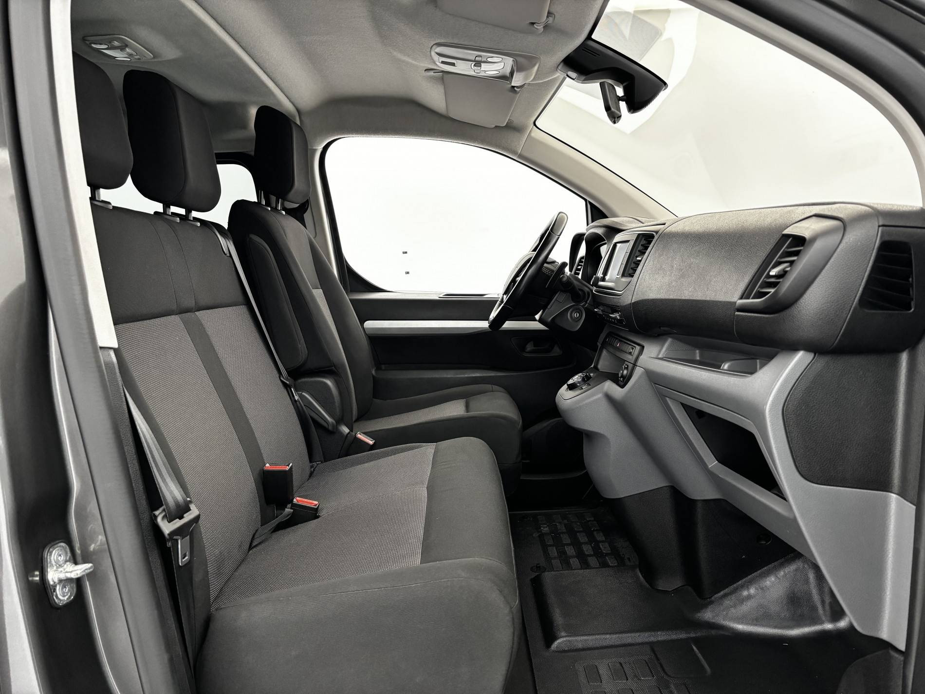 Vente en ligne Peugeot Expert Cabine Approfondie EXPERT CA STANDARD BLUEHDI 180 S&S EAT8 au prix de 30 990 €