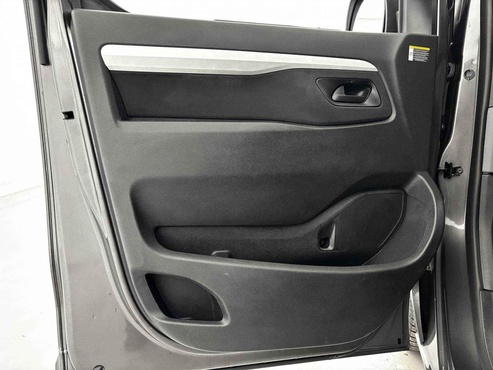 Vente en ligne Peugeot Expert Cabine Approfondie EXPERT CA STANDARD BLUEHDI 180 S&S EAT8 au prix de 30 990 €