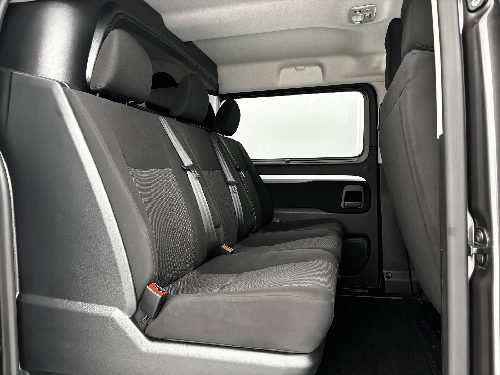 Vente en ligne Peugeot Expert Cabine Approfondie EXPERT CA STANDARD BLUEHDI 180 S&S EAT8 au prix de 30 990 €