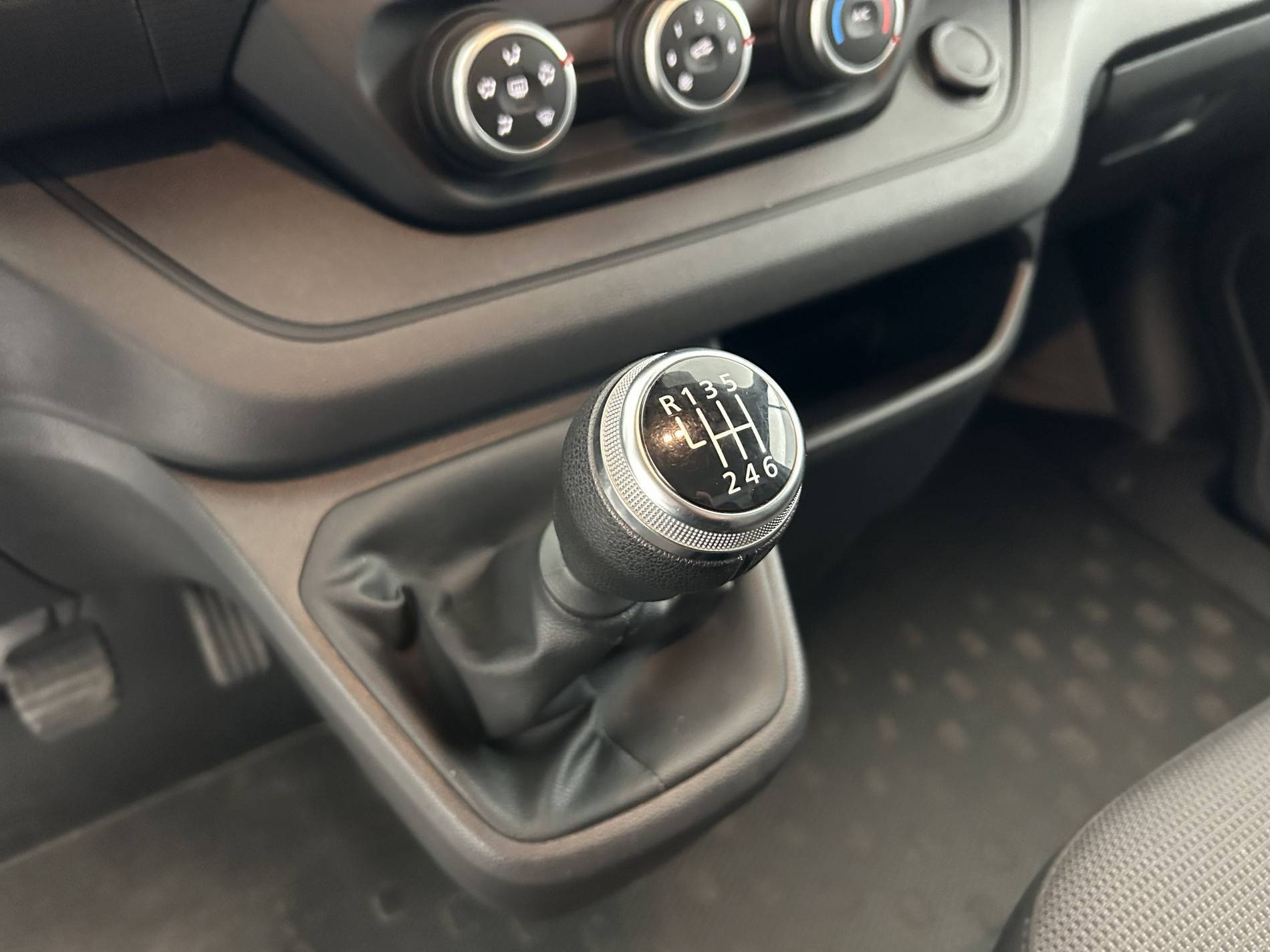 Vente en ligne Renault Trafic 3 Fourgon TRAFIC FGN L1H1 3T BLUE DCI 130 GSR2 au prix de 25 490 €