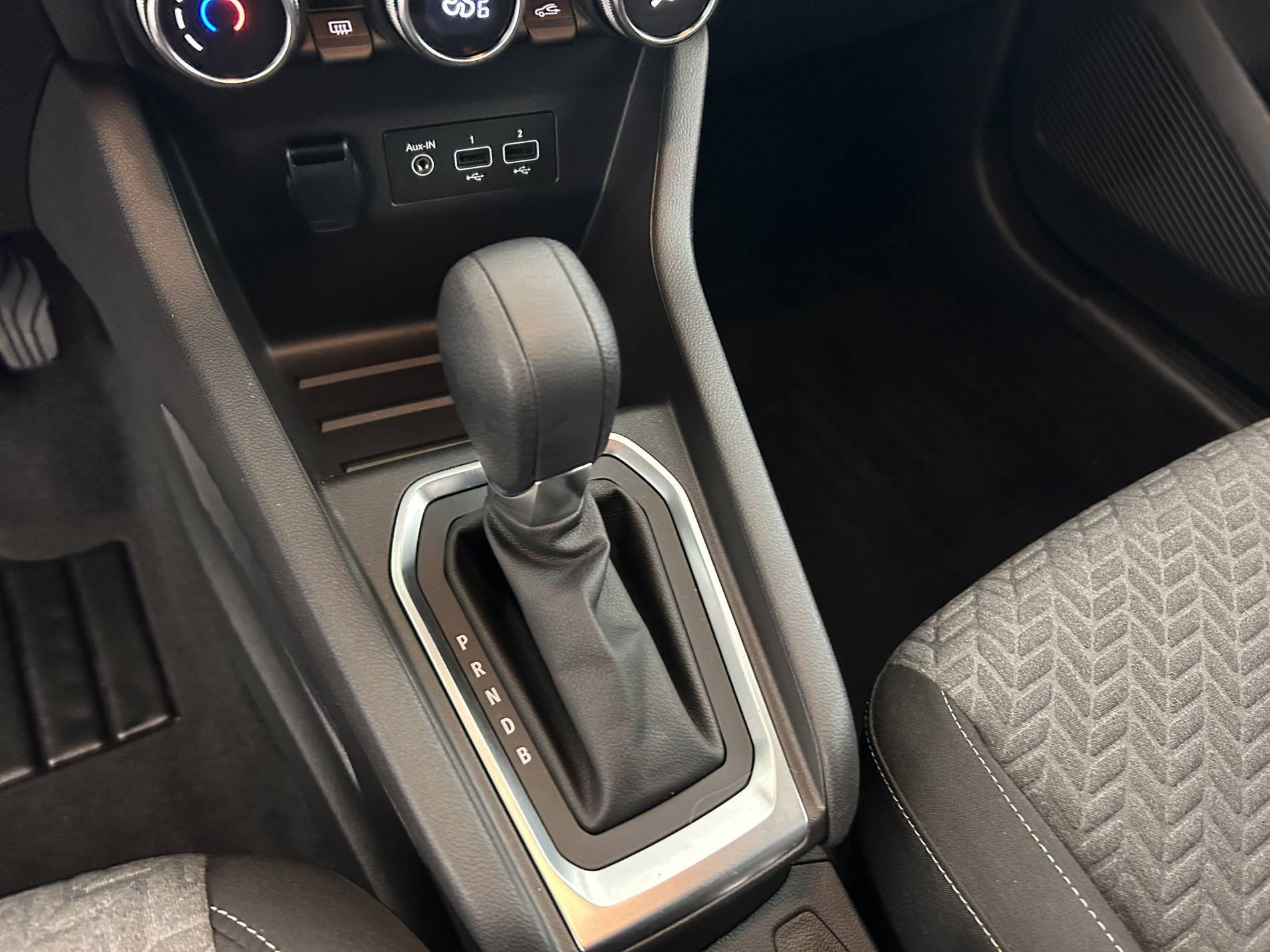 Vente en ligne Renault Clio 5 Clio E-Tech full hybrid 145 au prix de 17 990 €