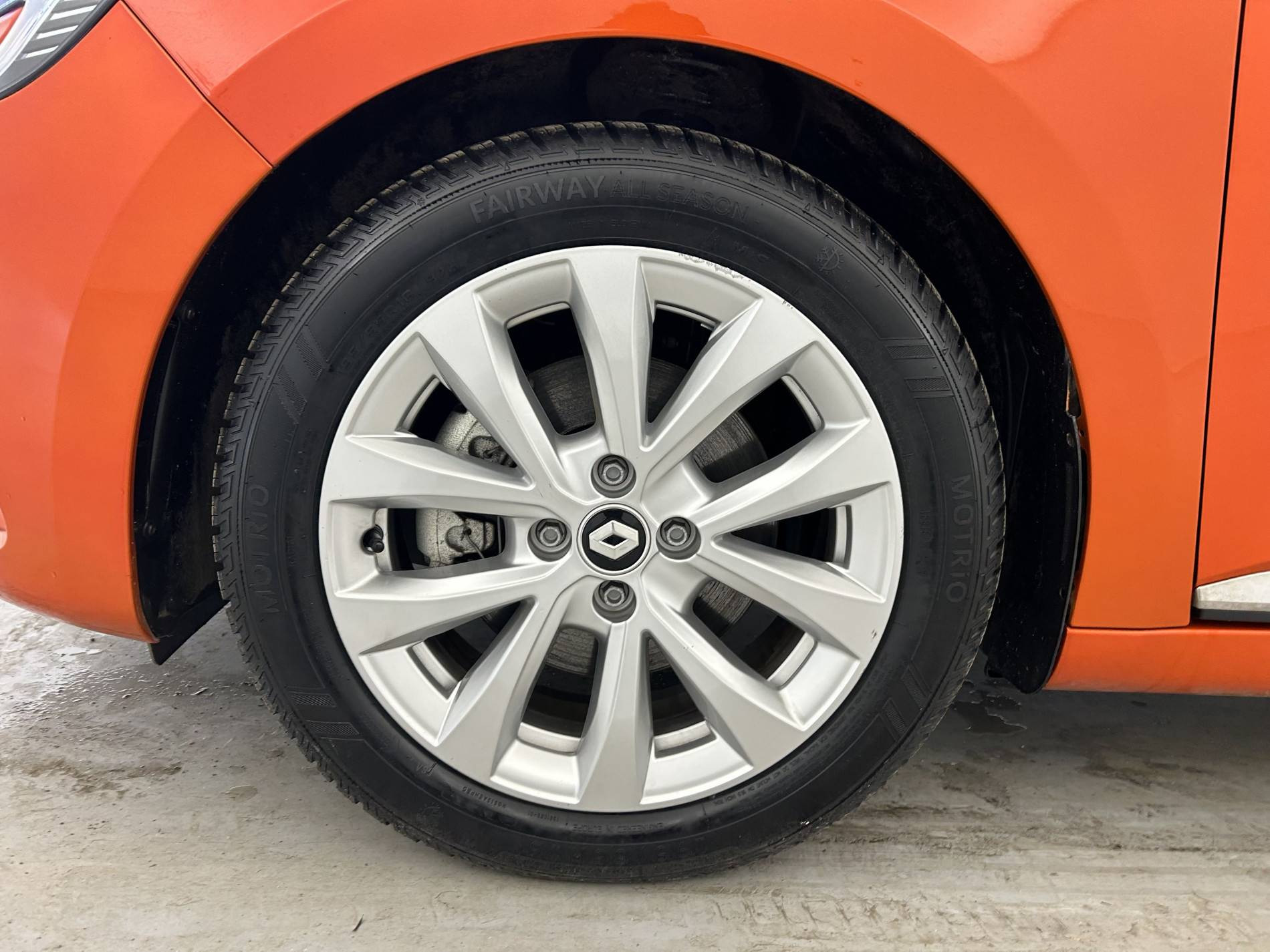 Vente en ligne Renault Clio 5 Clio E-Tech full hybrid 145 au prix de 17 990 €