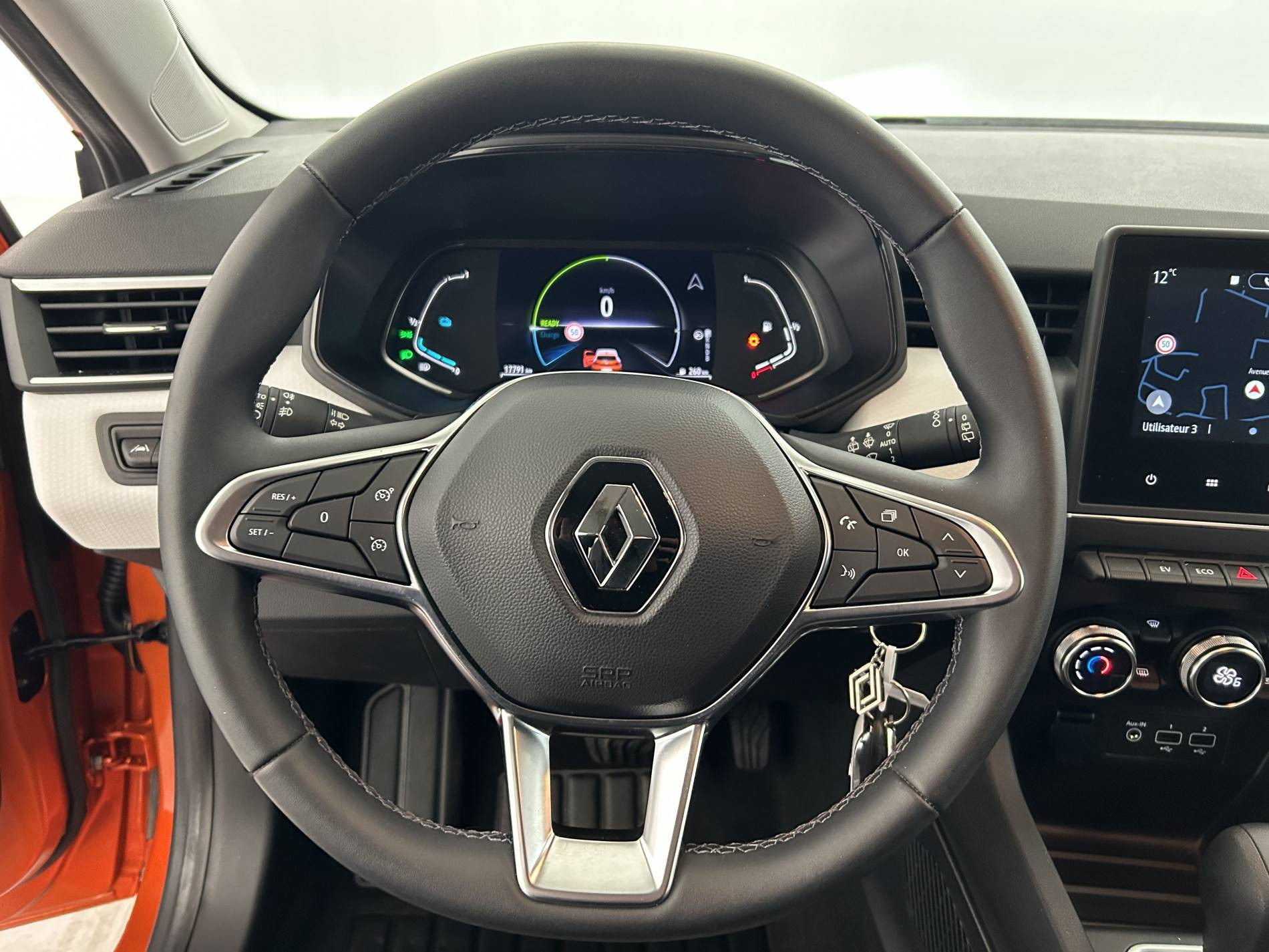 Vente en ligne Renault Clio 5 Clio E-Tech full hybrid 145 au prix de 17 990 €