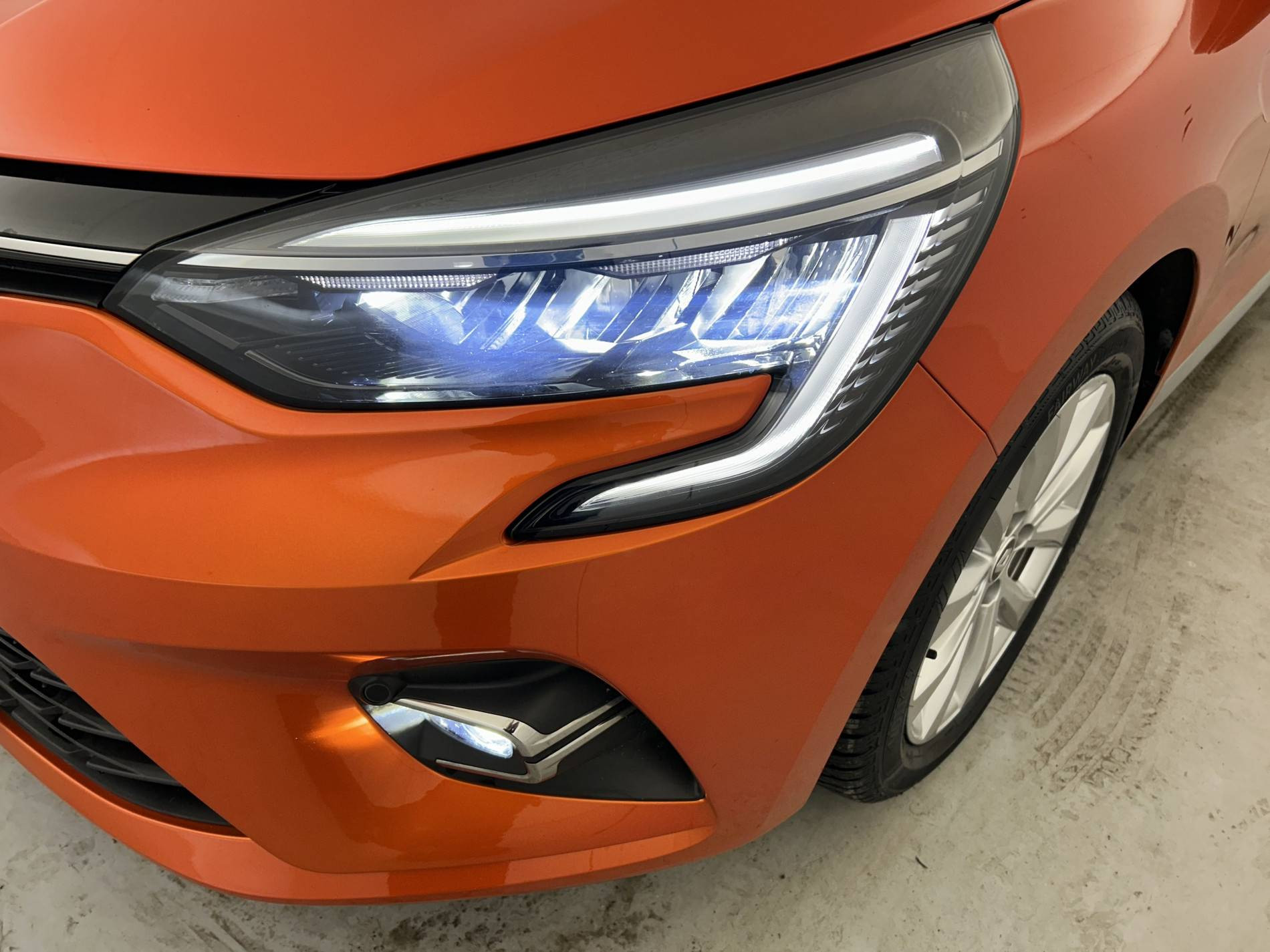 Vente en ligne Renault Clio 5 Clio E-Tech full hybrid 145 au prix de 17 990 €