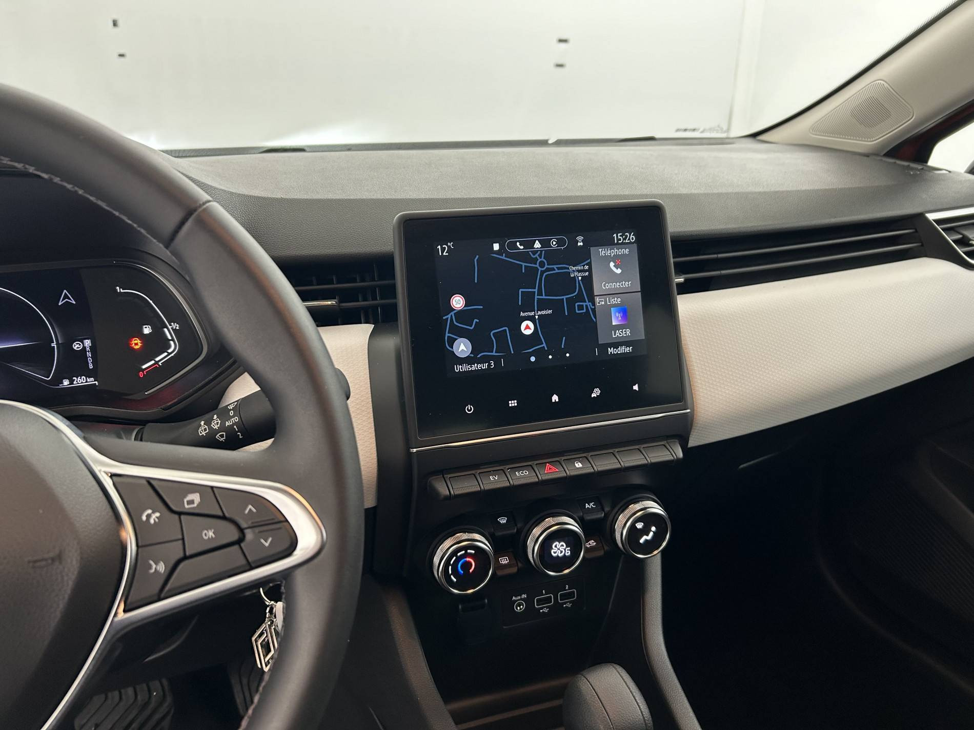 Vente en ligne Renault Clio 5 Clio E-Tech full hybrid 145 au prix de 17 990 €