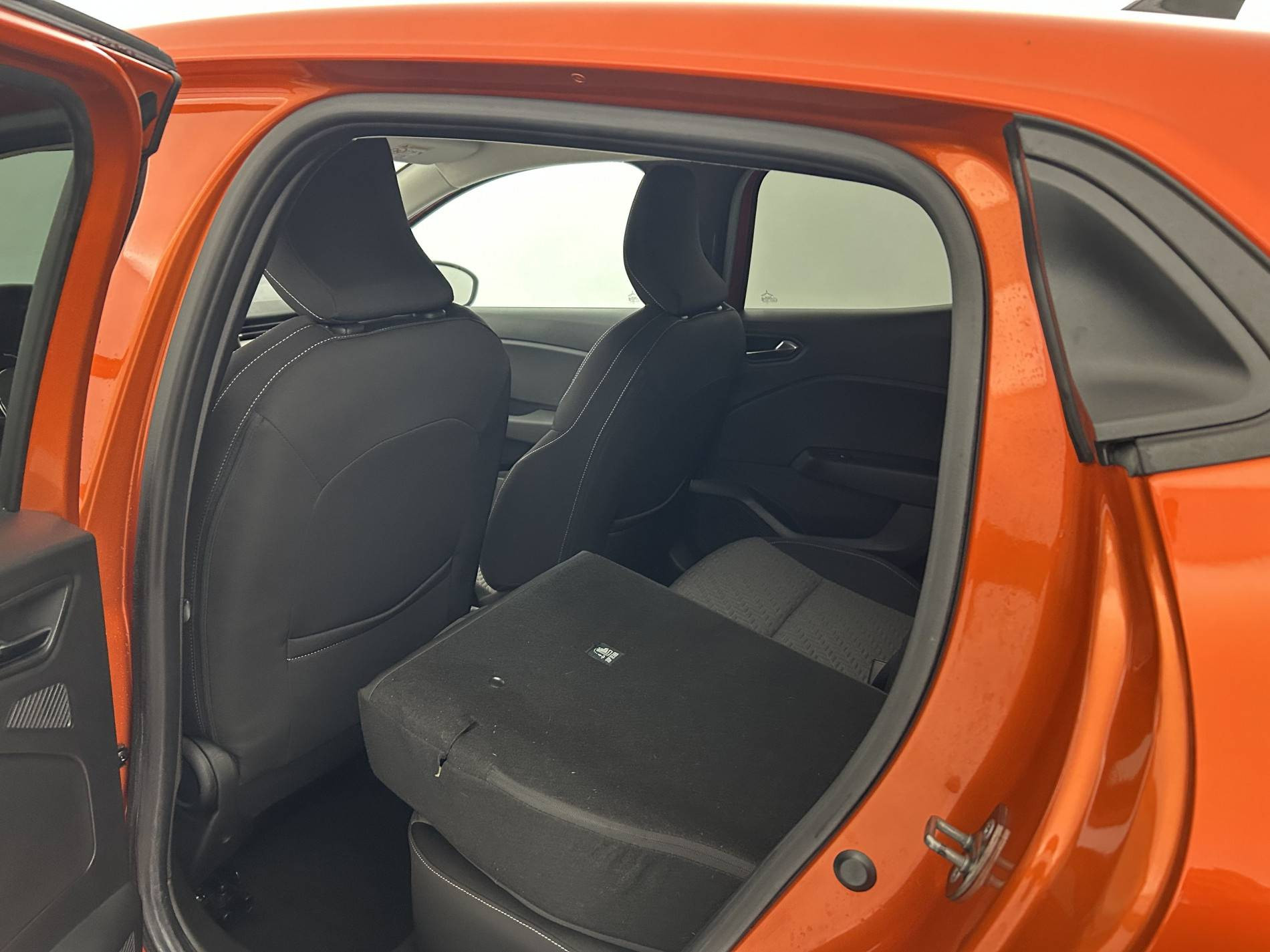 Vente en ligne Renault Clio 5 Clio E-Tech full hybrid 145 au prix de 17 990 €