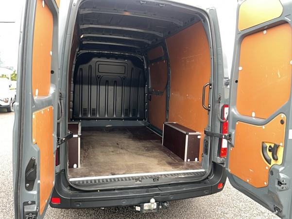 Vente en ligne Renault Master 3 Fourgon MASTER FGN TRAC F3300 L2H2 DCI 135 au prix de 25 990 €