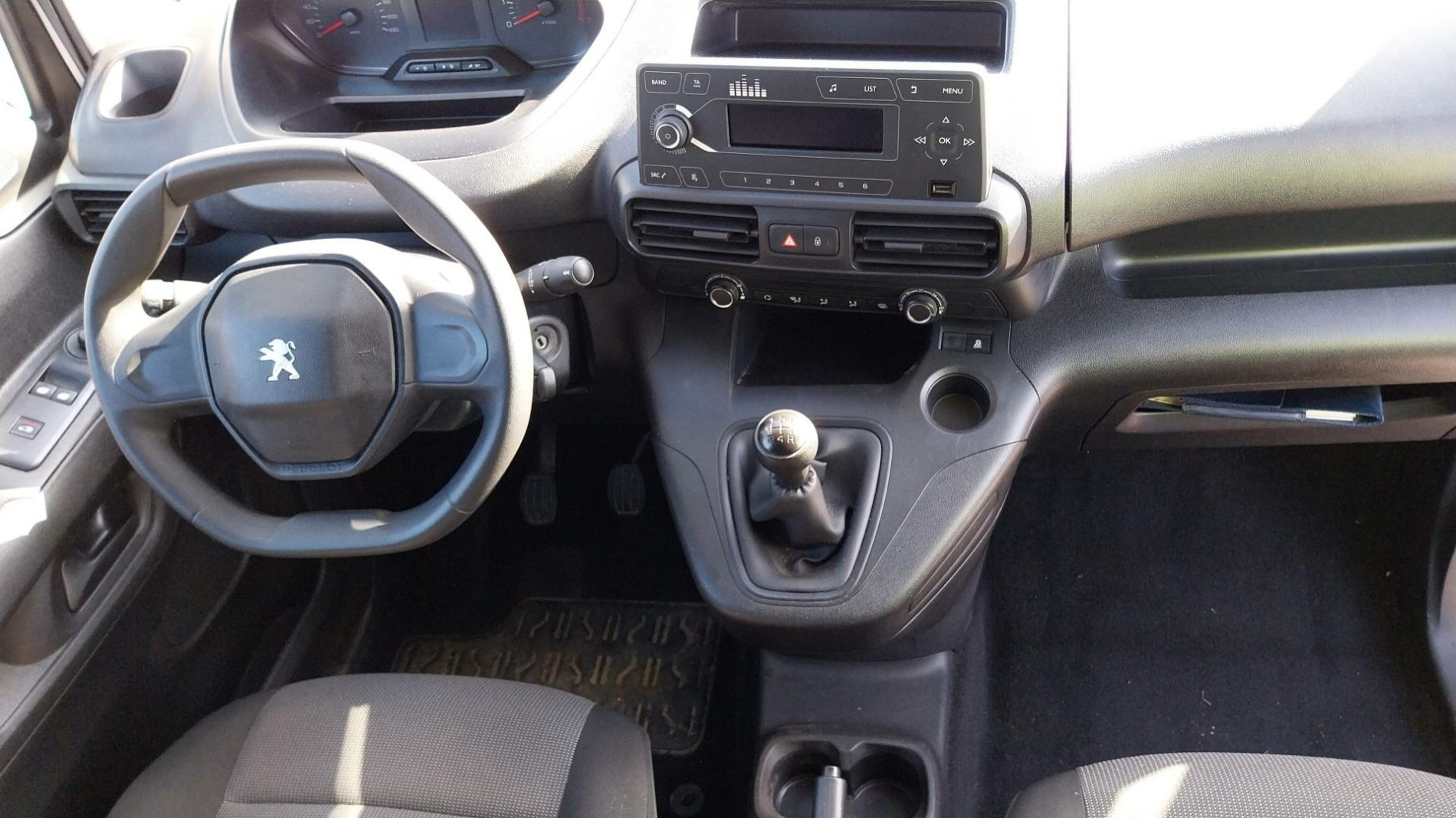 Vente en ligne Peugeot Partner Fourgon  STANDARD 650 KG BLUEHDI 100 S&S BVM5 au prix de 12 490 €