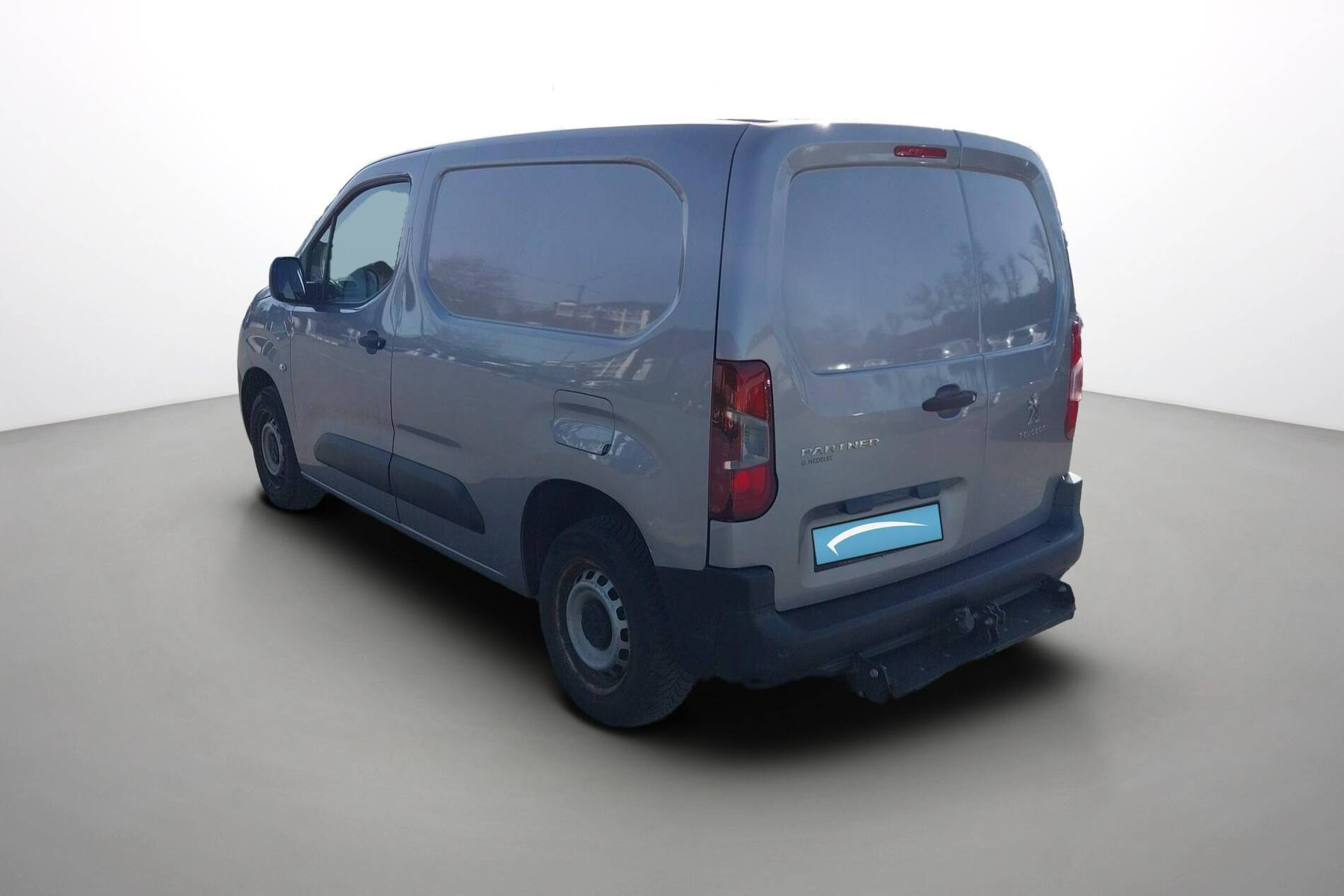 Vente en ligne Peugeot Partner Fourgon  STANDARD 650 KG BLUEHDI 100 S&S BVM5 au prix de 12 490 €