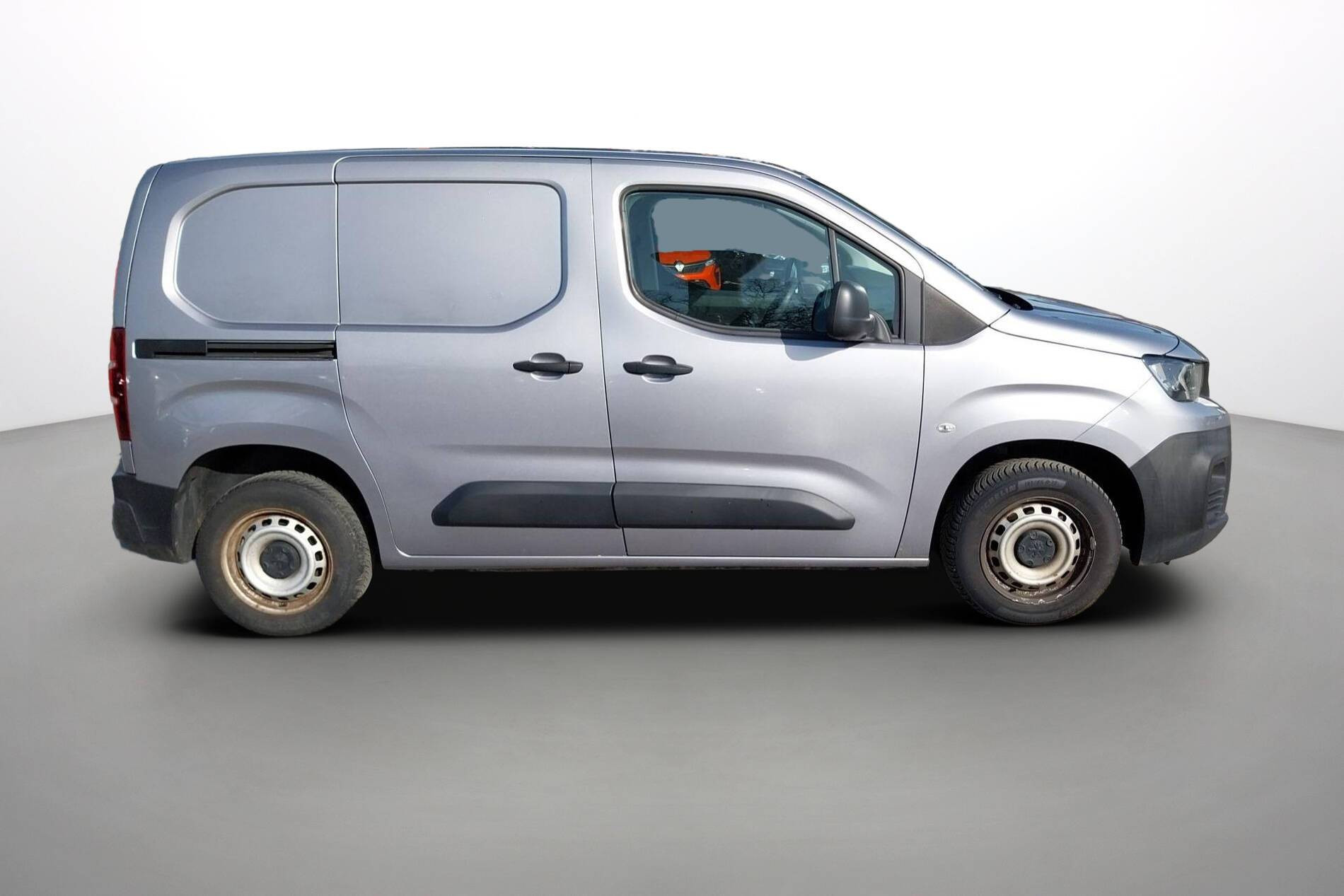 Vente en ligne Peugeot Partner Fourgon  STANDARD 650 KG BLUEHDI 100 S&S BVM5 au prix de 12 490 €
