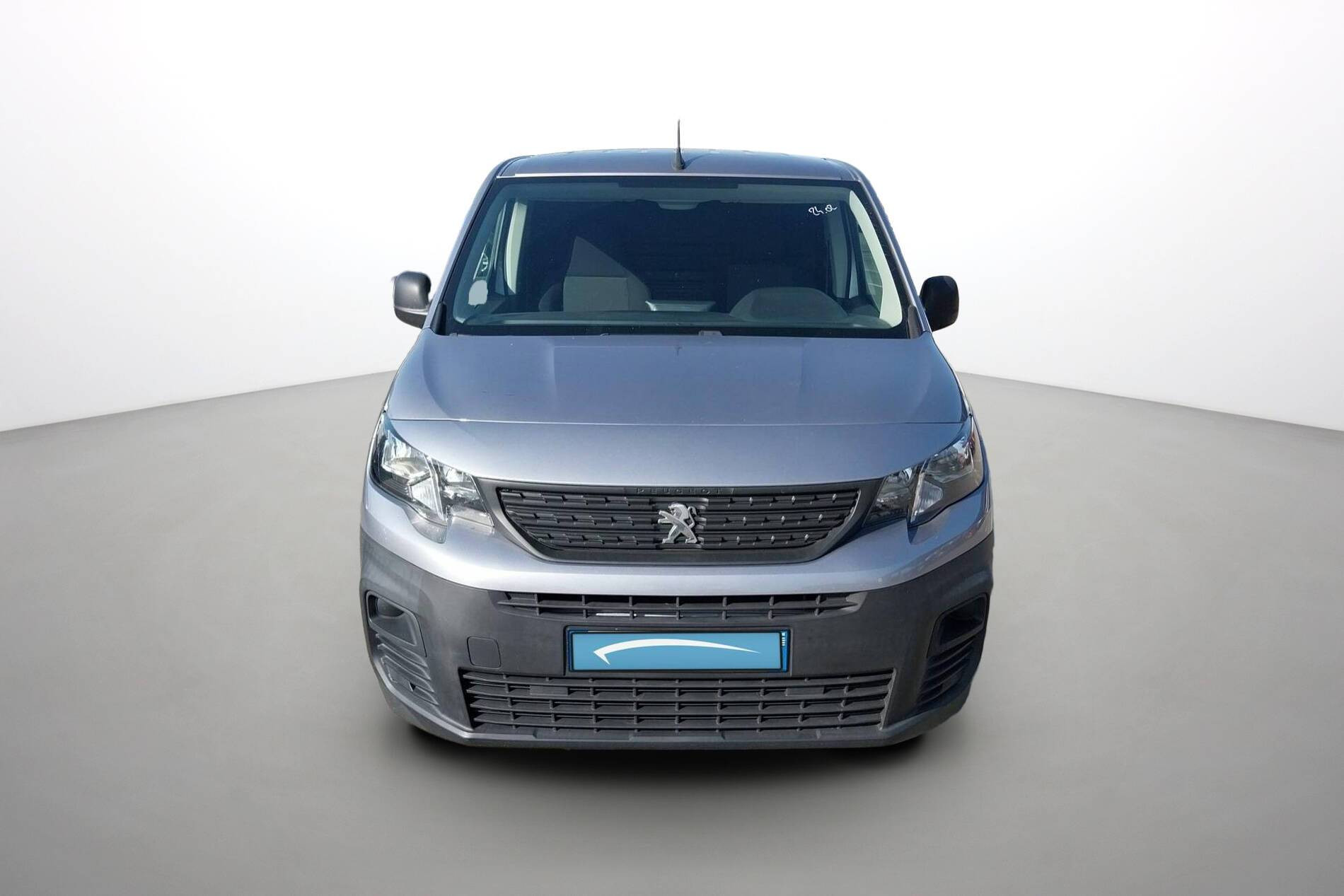 Vente en ligne Peugeot Partner Fourgon  STANDARD 650 KG BLUEHDI 100 S&S BVM5 au prix de 12 490 €