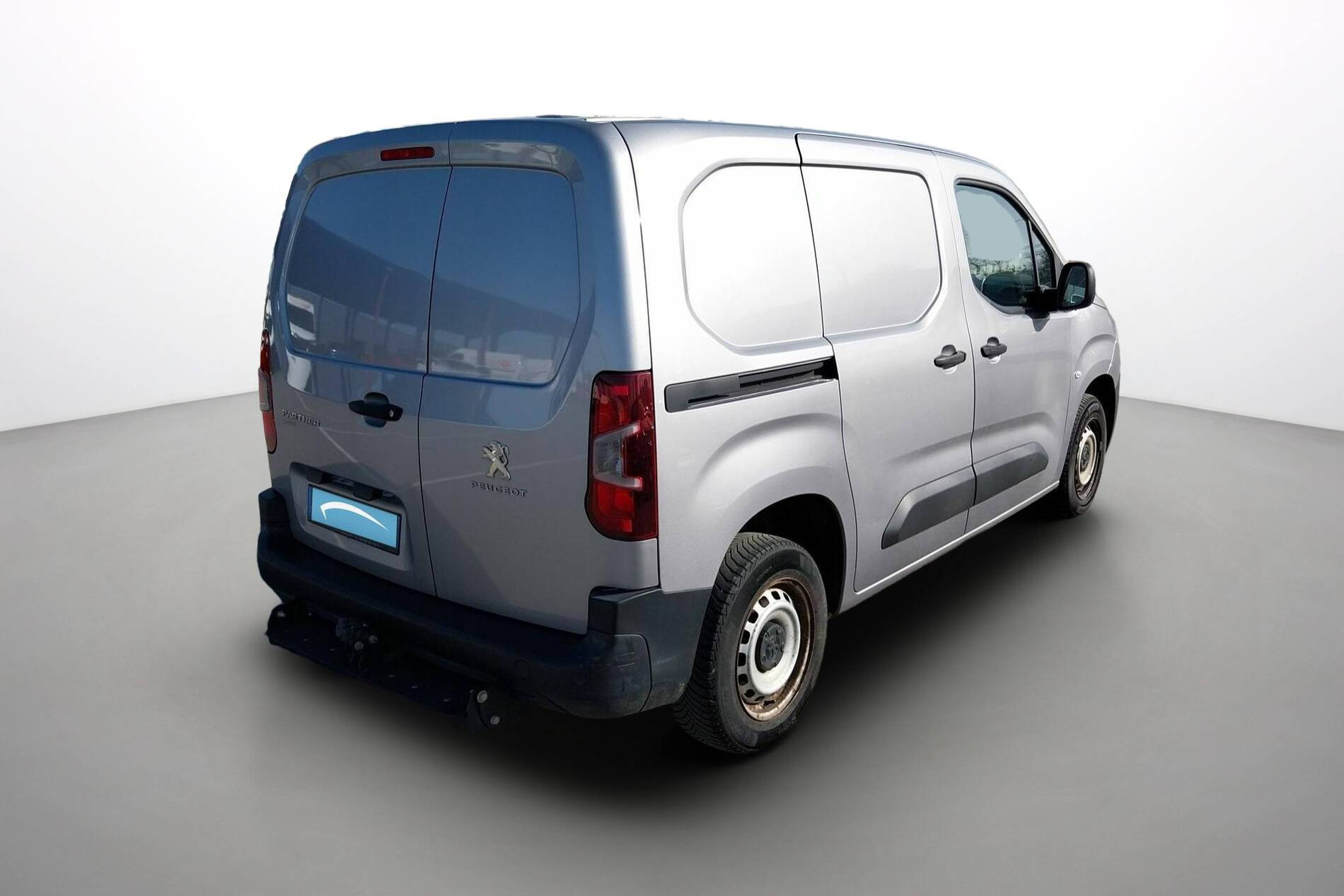 Vente en ligne Peugeot Partner Fourgon  STANDARD 650 KG BLUEHDI 100 S&S BVM5 au prix de 12 490 €
