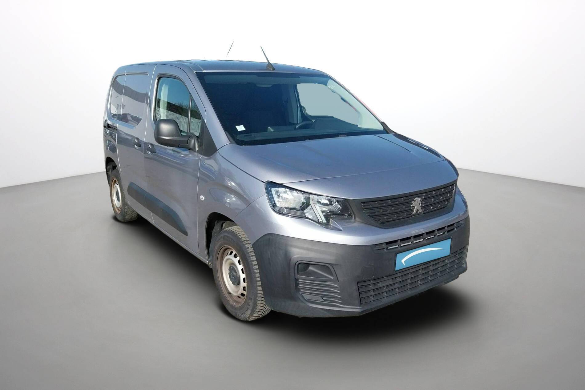 Vente en ligne Peugeot Partner Fourgon  STANDARD 650 KG BLUEHDI 100 S&S BVM5 au prix de 12 490 €