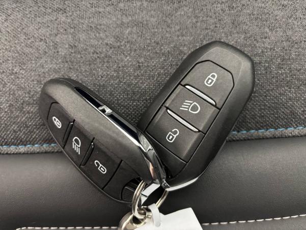 Vente en ligne Citroën C4  BlueHDi 130 S&S EAT8 au prix de 19 490 €