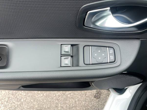 Vente en ligne Renault Clio 4 Clio dCi 75 E6C au prix de 12 990 €