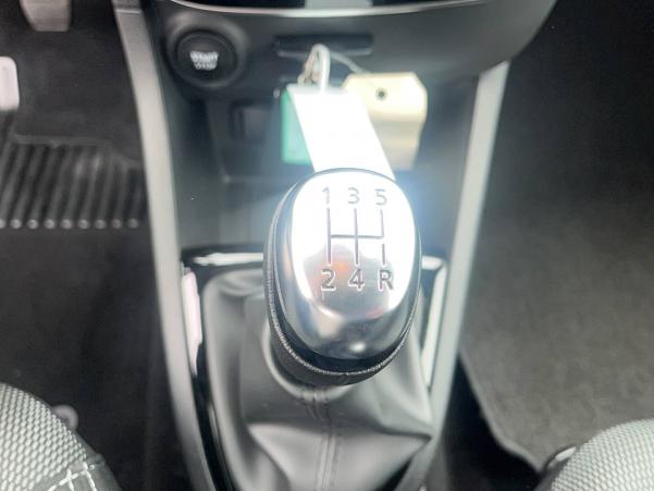Vente en ligne Renault Clio 4 Clio dCi 75 E6C au prix de 12 990 €