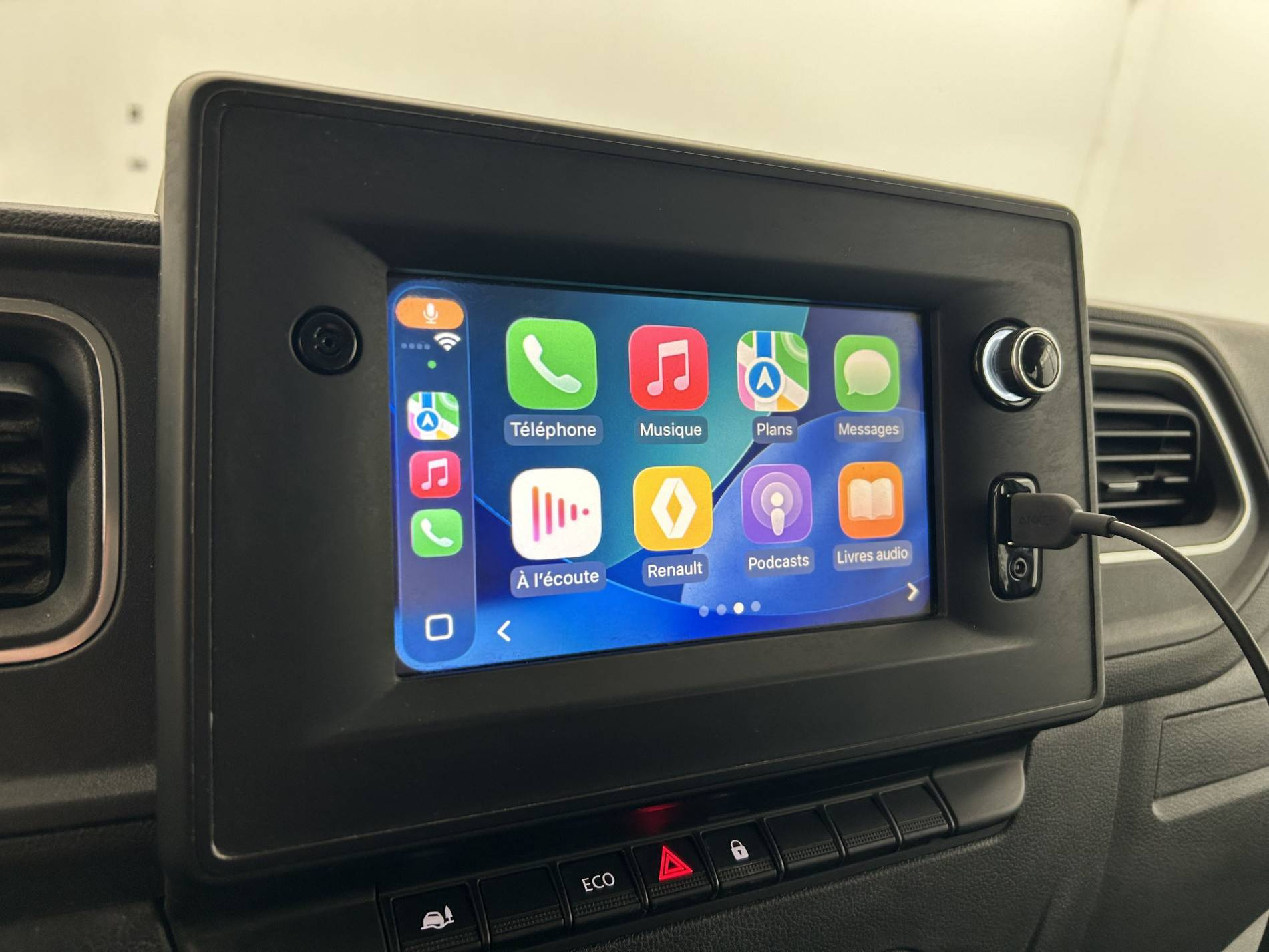 Vente en ligne Renault Master Fourgon MASTER CA TRAC F3300 L2H2 BLUE DCI 135 au prix de 24 490 €