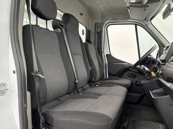 Vente en ligne Renault Master 3 Châssis Cabine MASTER BENNE PROPULSION ROUES JUMELEES L3 + COFFRE DCI 130 au prix de 27 990 €