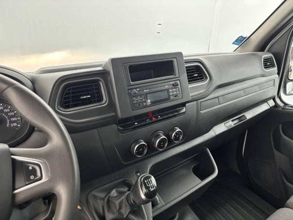Vente en ligne Renault Master 3 Châssis Cabine MASTER BENNE PROPULSION ROUES JUMELEES L3 + COFFRE DCI 130 au prix de 27 990 €