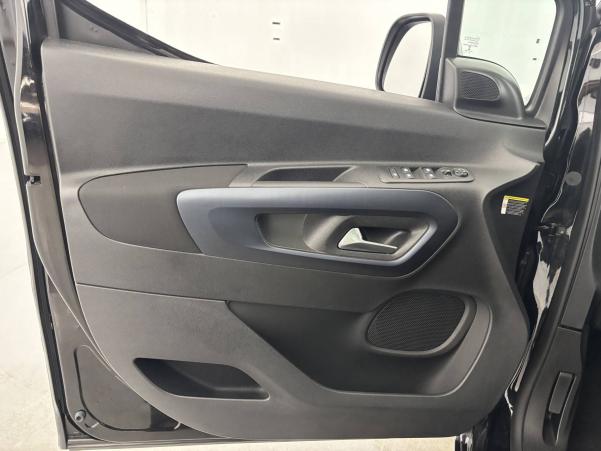Vente en ligne Peugeot Rifter  Standard BlueHDi 100 S&S BVM5 au prix de 20 590 €