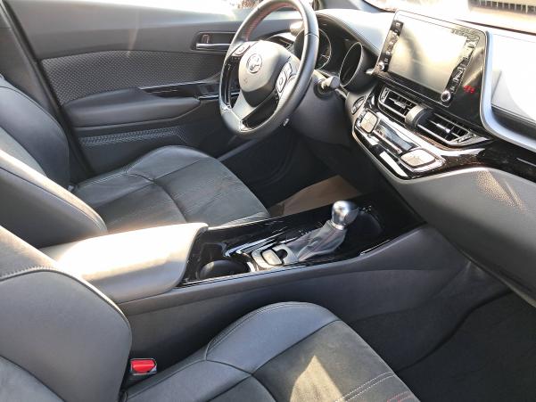 Vente en ligne Toyota C-HR C-HR Hybride 2.0L au prix de 24 990 €