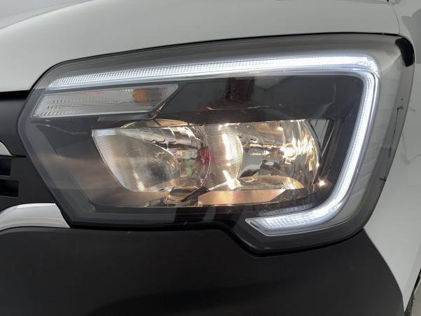 Vente en ligne Renault Master 3 Fourgon MASTER FGN TRAC F3300 L1H2 DCI 135 au prix de 21 990 €