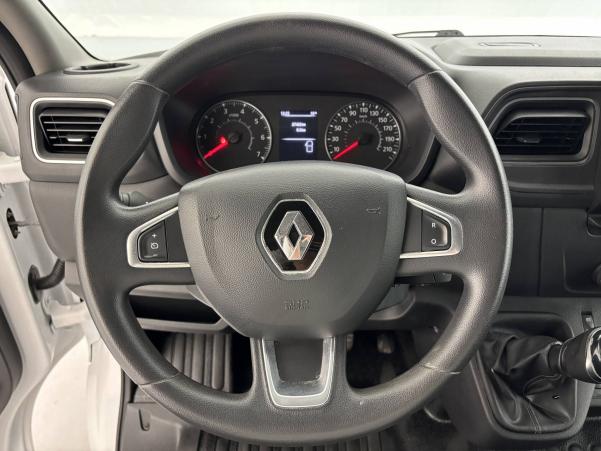 Vente en ligne Renault Master 3 Fourgon MASTER FGN TRAC F3300 L1H2 DCI 135 au prix de 21 990 €