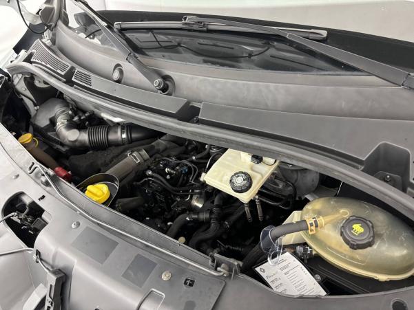 Vente en ligne Renault Master 3 Fourgon MASTER FGN TRAC F3300 L1H2 DCI 135 au prix de 21 990 €