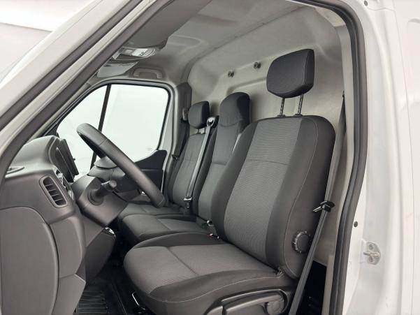 Vente en ligne Renault Master 3 Fourgon MASTER FGN TRAC F3300 L1H2 DCI 135 au prix de 21 990 €