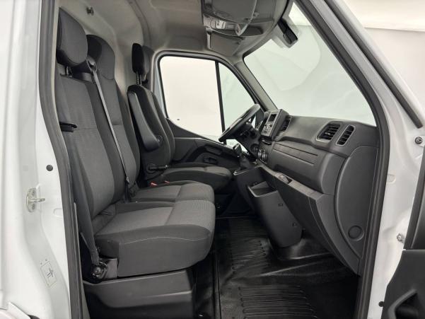 Vente en ligne Renault Master 3 Fourgon MASTER FGN TRAC F3300 L1H2 DCI 135 au prix de 21 990 €