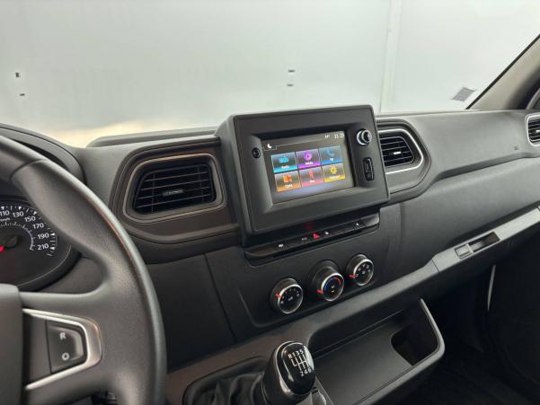 Vente en ligne Renault Master Fourgon MASTER FGN TRAC F3300 L2H2 DCI 135 au prix de 22 790 €
