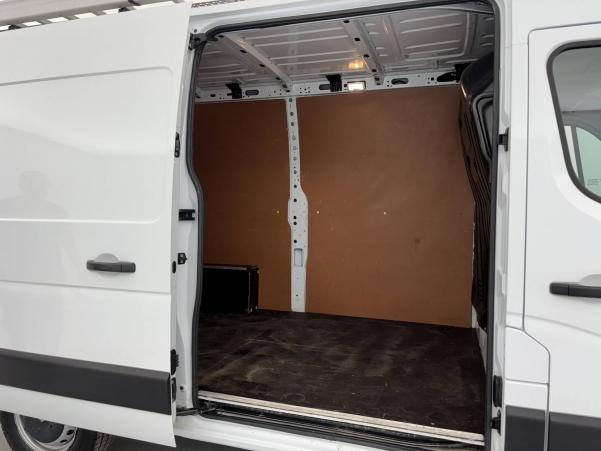 Vente en ligne Renault Master Fourgon MASTER FGN TRAC F3300 L2H2 DCI 135 au prix de 22 790 €