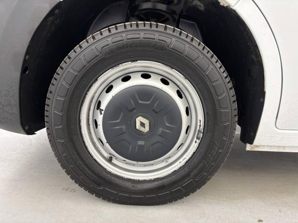 Vente en ligne Renault Master Fourgon MASTER FGN TRAC F3300 L2H2 DCI 135 au prix de 22 790 €