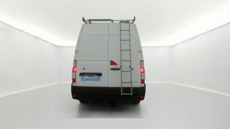 Vente en ligne Renault Master Fourgon MASTER FGN TRAC F3300 L2H2 DCI 135 au prix de 22 790 €