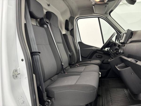 Vente en ligne Renault Master Fourgon MASTER FGN TRAC F3300 L2H2 DCI 135 au prix de 22 790 €