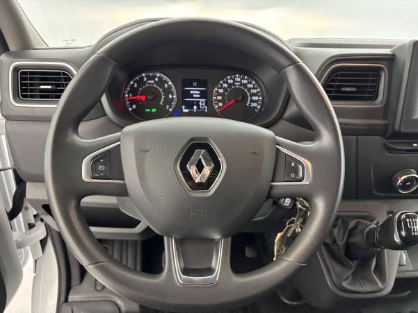 Vente en ligne Renault Master Fourgon MASTER FGN TRAC F3300 L2H2 DCI 135 au prix de 22 790 €