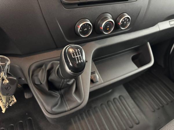Vente en ligne Renault Master Fourgon MASTER FGN TRAC F3300 L2H2 DCI 135 au prix de 22 790 €