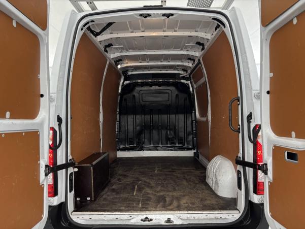 Vente en ligne Renault Master Fourgon MASTER FGN TRAC F3300 L2H2 DCI 135 au prix de 22 790 €