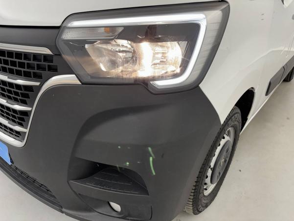Vente en ligne Renault Master Fourgon MASTER FGN TRAC F3300 L2H2 DCI 135 au prix de 22 790 €