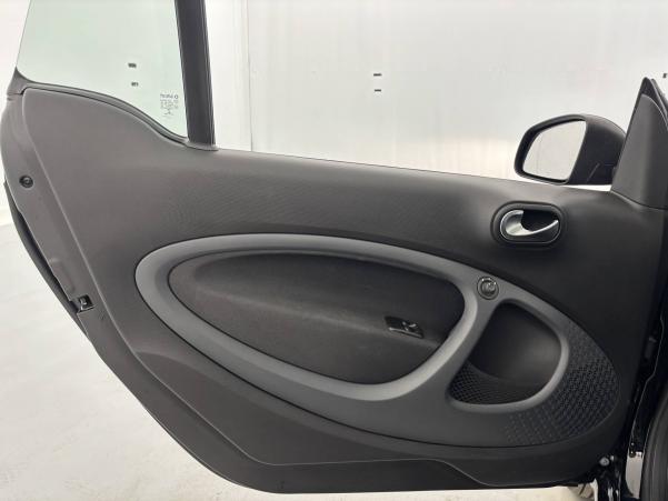 Vente en ligne Smart ForTwo Coupe Fortwo Coupé 82 ch au prix de 12 990 €
