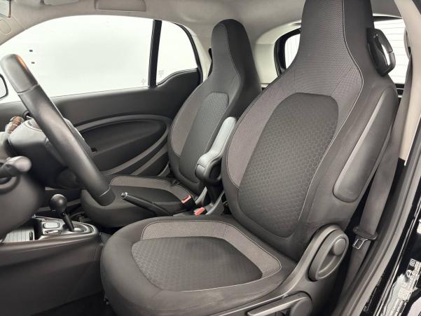 Vente en ligne Smart ForTwo Coupe Fortwo Coupé 82 ch au prix de 12 990 €