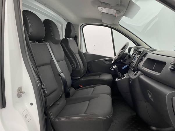 Vente en ligne Renault Trafic 3 Fourgon TRAFIC FGN L2H1 1300 KG DCI 120 au prix de 22 990 €