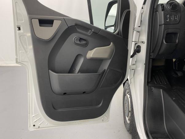 Vente en ligne Renault Master 3 Fourgon MASTER FGN L3H2 3.5t 2.3 dCi 145 ENERGY E6 au prix de 23 990 €